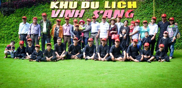 may-non-dong-phuc-cho-cac-doan-khach-theo-tour